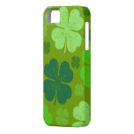 Tréboles afortunados de la hoja del verde cuatro d iPhone 5 Case-Mate carcasas