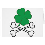 Tréboles y bandera pirata tarjeton