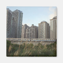 Tren del metro de Taipei que se acerca a Hongshull Imán De Frigorífico