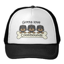 Tres Coonhounds negros y del moreno Gorra
