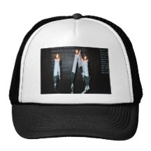 Tres velas blancas de quemadura gorros  