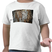 Tronco de árbol agrietado camisetas