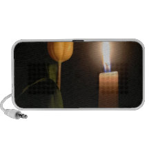Tulipán por luz de una vela laptop altavoces