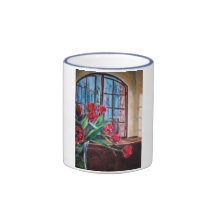 Tulipanes rojos tazas de café