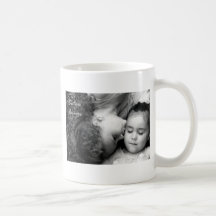 Un beso para de O/Sisters la taza blanca clásica 2