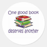Un buen libro merece otros regalos etiqueta