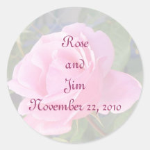 Un color de rosa rosado, sello del sobre pegatina