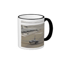 Un lancero de B-1B llega la base de las fuerzas aé Taza