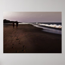 Un paseo en la playa posters