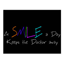 Una sonrisa al día guarda al doctor Away Postales