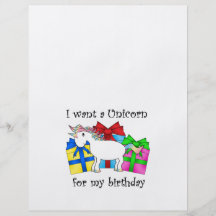 Unicornio en presentes de cumpleaños tarjeta publicitaria