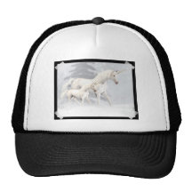 Unicornios lindos en la nieve 1 gorra