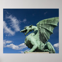 Uno de los cuatro dragones de bronce en el dragón poster