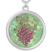 Uvas rojas colgantes