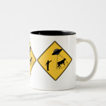 Vaca de la muestra de camino y UFO Tazas De Café