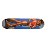 vaquera modela patinetas personalizadas