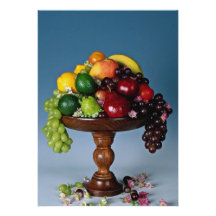 Variedad de frutas colocadas para la exhibición anuncio