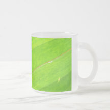 VEGETACIÓN VERDE DE NEÓN LIGERA DE LA NATURALEZA D TAZA DE CAFÉ