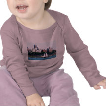 Velero contra el horizonte de Manhattan Camisetas