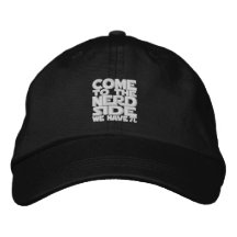 Venido al lado del empollón tenemos pi gorras bordadas