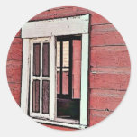 Ventana roja del granero etiqueta redonda
