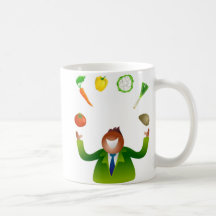 Verduras que hacen juegos malabares del hombre tazas