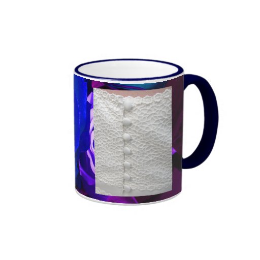 Vestido de boda blanco con los rosas púrpuras azul taza de café