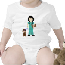 Veterinario con el perro traje de bebé