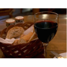 Vino rojo en un restaurante italiano escultura fotográfica