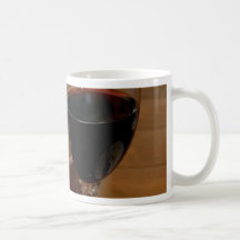 Vino rojo en un restaurante italiano taza de café