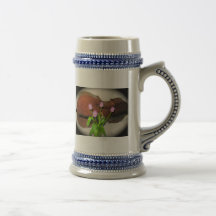 Violoncelo con el stein de los tulipanes tazas