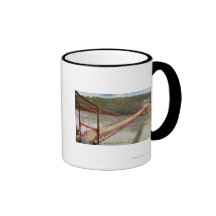 Vista de puente colgante viejo tazas