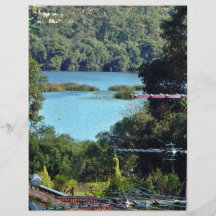 Vista de un lago tarjetón