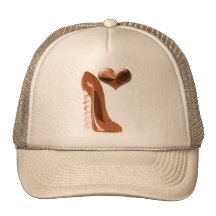 Zapato del tacón alto del estilete y corazón de co gorras de camionero
