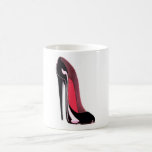 Zapato negro del estilete tazas
