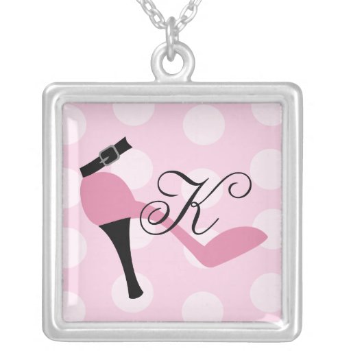 Zapato rosado del monograma joyeria personalizada
