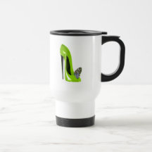 Zapato y mariposa del estilete de la verde lima taza