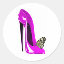 Zapato y mariposa rosados del estilete etiqueta redonda