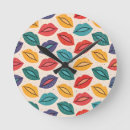 Buscar el beso relojes de pared Pareja