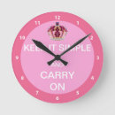 Buscar guarde la calma relojes de pared Rosa