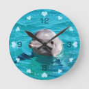 Buscar delfín en agua relojes de pared General y unisex