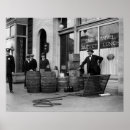 Buscar hombre en la luna posters Retro