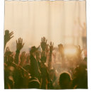 Buscar música cortinas de baño Cantante