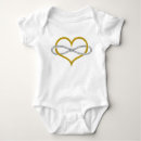 Buscar figura bebe ropa Corazón