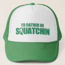 Buscar bastantes gorras Para él