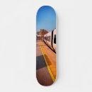 Buscar tren tablas de skate Fotografía