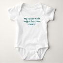 Buscar persona que practica surf bebe ropa Hawaii