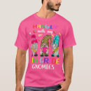 Buscar colgando camisetas Grado