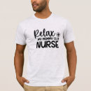 Buscar mi mamá es enfermera camisetas General y unisex