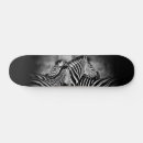 Buscar caballo blanco tablas de skate Blanco y negro